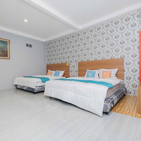 Sans Wm Hotel Blitar Exterior photo