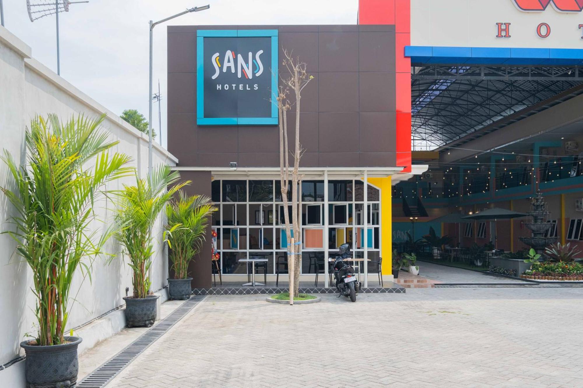 Sans Wm Hotel Blitar Exterior photo