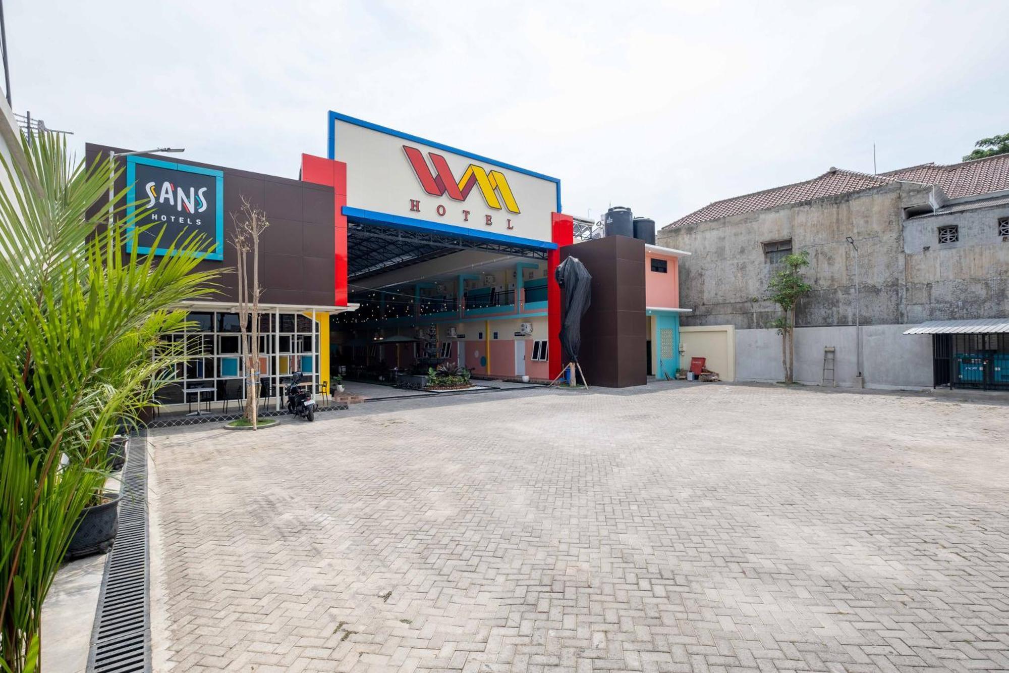 Sans Wm Hotel Blitar Exterior photo