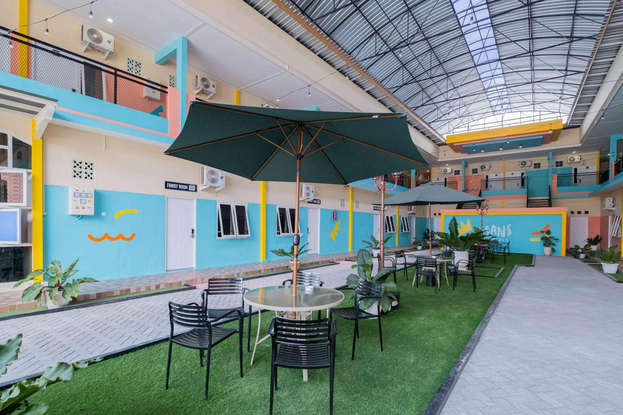 Sans Wm Hotel Blitar Exterior photo