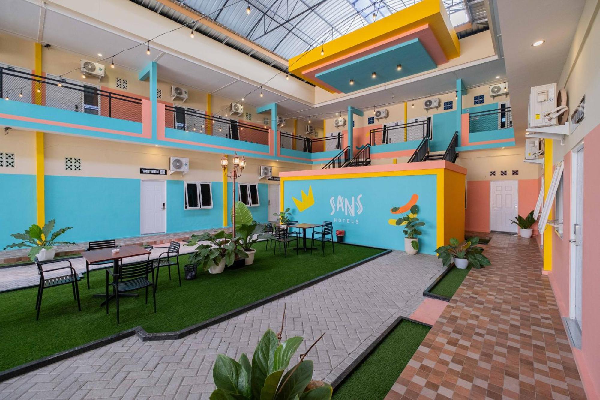 Sans Wm Hotel Blitar Exterior photo